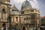 Kunstakademie Dresden mit "Zitronenpresse" - © Ferienwohnung Heilmann-Fehrenbacher